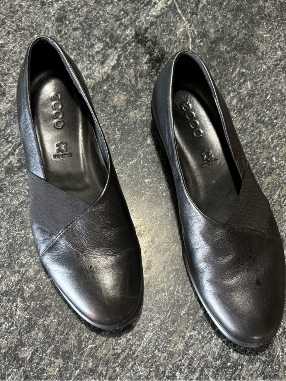 Ecco Black Leather Slip-On Women's Flats